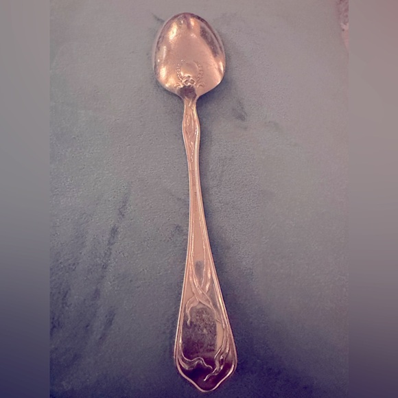 Paragon Iris Double Triple Silverplate 1902
by NATIONAL SILVER CO Spoons Retired - Picture 4 of 4